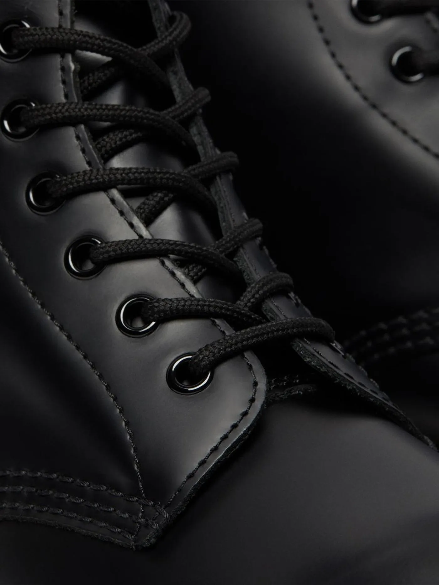 1460 Smooth Black Boots